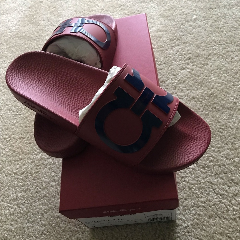 Salvatore Ferragamo slides - Picture 3 of 7